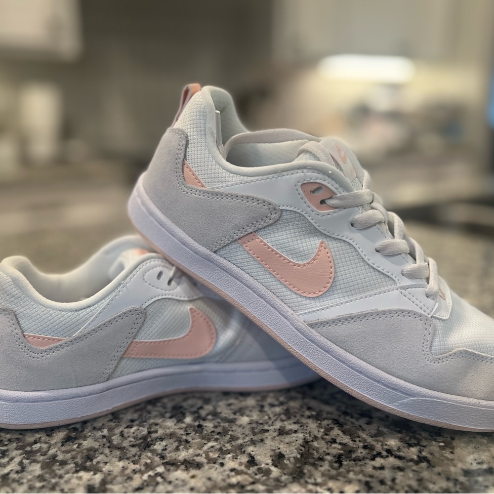 Women’s Nike SB Alleyoop Sneakers- New without box - 7Y/8.5W
